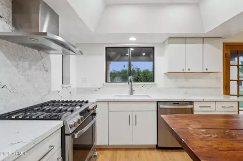 Kitchen - 11816 N Bancroft Dr, Phoenix, AZ 85028 photo 3 of 4