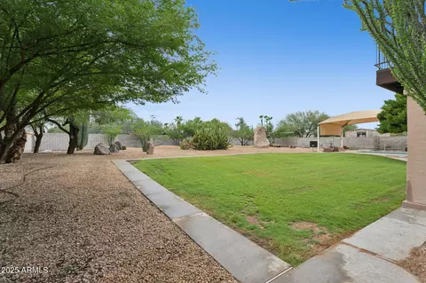 Exterior - 11816 N Bancroft Dr, Phoenix, AZ 85028 photo 6 of 32