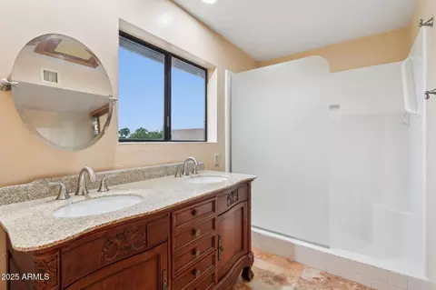 Bath - 11816 N Bancroft Dr, Phoenix, AZ 85028 photo 3 of 5