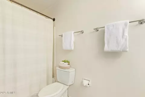 Bath - 1233 E Watson Dr, Tempe, AZ 85283 photo 3 of 5