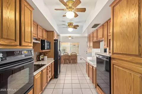 Kitchen - 1233 E Watson Dr, Tempe, AZ 85283 photo 3 of 4