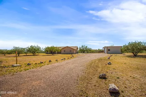 890 E Savino Ct, Huachuca City, AZ 85616