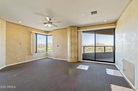 Bedroom - 1040 E Osborn Rd #1602, Phoenix, AZ 85014 photo 1 of 8
