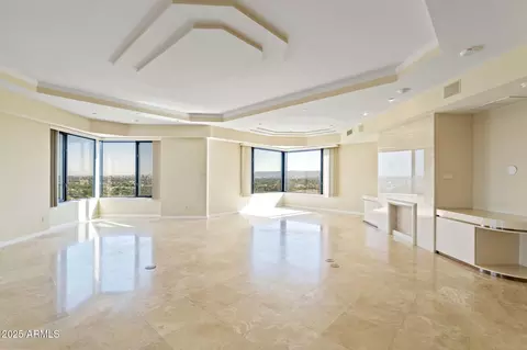 Living - 1040 E Osborn Rd #1602, Phoenix, AZ 85014 photo 4 of 16