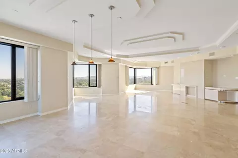 Living - 1040 E Osborn Rd #1602, Phoenix, AZ 85014 photo 7 of 16