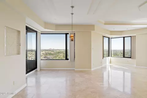 Living - 1040 E Osborn Rd #1602, Phoenix, AZ 85014 photo 8 of 16