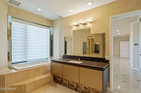 Bath - 1040 E Osborn Rd #1602, Phoenix, AZ 85014 photo 2 of 8