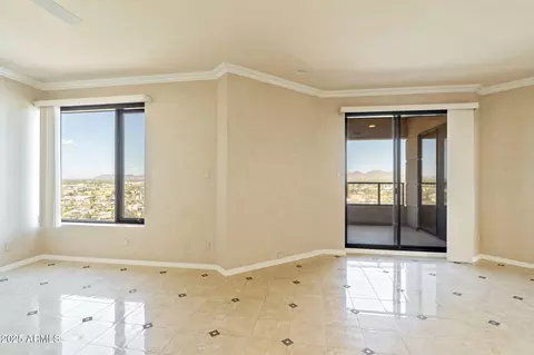 Living - 1040 E Osborn Rd #1602, Phoenix, AZ 85014 photo 12 of 16