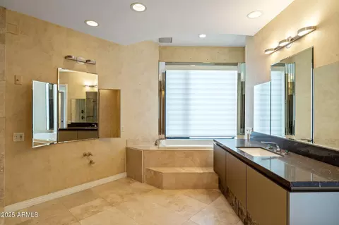 Bath - 1040 E Osborn Rd #1602, Phoenix, AZ 85014 photo 3 of 8