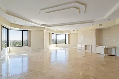 Living - 1040 E Osborn Rd #1602, Phoenix, AZ 85014 photo 3 of 16