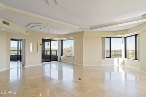 Living - 1040 E Osborn Rd #1602, Phoenix, AZ 85014 photo 5 of 16
