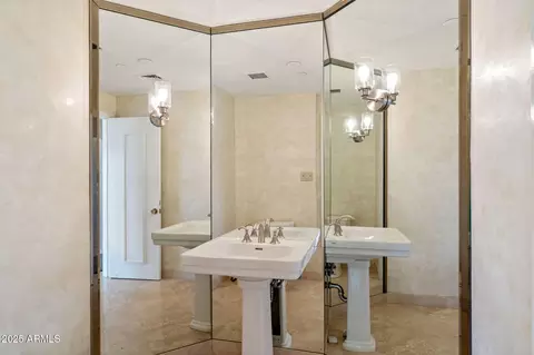 Bath - 1040 E Osborn Rd #1602, Phoenix, AZ 85014 photo 8 of 8