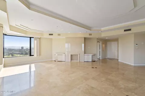 Living - 1040 E Osborn Rd #1602, Phoenix, AZ 85014 photo 2 of 16
