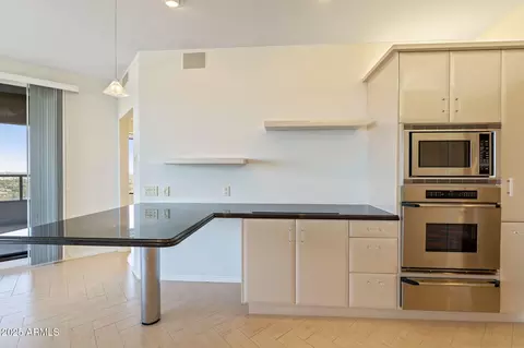 Kitchen - 1040 E Osborn Rd #1602, Phoenix, AZ 85014 photo 5 of 5