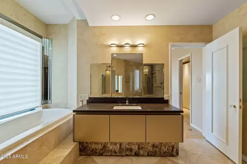 Bath - 1040 E Osborn Rd #1602, Phoenix, AZ 85014 photo 1 of 8