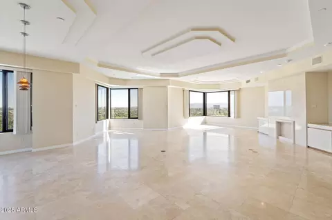 Living - 1040 E Osborn Rd #1602, Phoenix, AZ 85014 photo 6 of 16