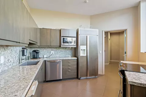 Kitchen - 1040 E Osborn Rd #1602, Phoenix, AZ 85014 photo 2 of 5