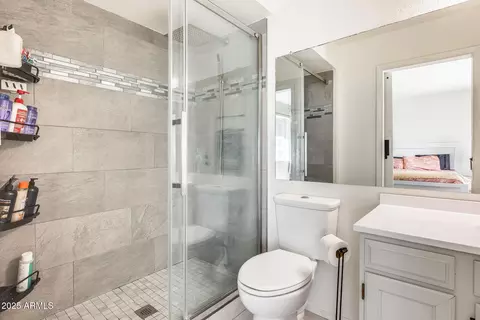 Bath - 4117 W Windrose Dr, Phoenix, AZ 85029 photo 2 of 3