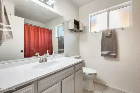 Bath - 4117 W Windrose Dr, Phoenix, AZ 85029 photo 3 of 3