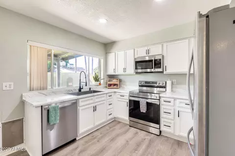 Kitchen - 4117 W Windrose Dr, Phoenix, AZ 85029 photo 1 of 4