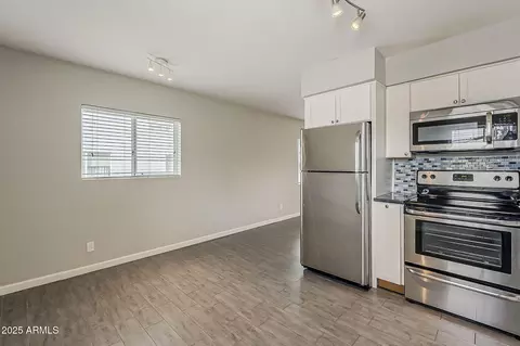 Kitchen - 531 E Roanoke Ave #D, Phoenix, AZ 85004 photo 2 of 3