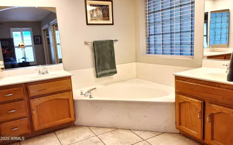 Bath - 7758 E Naranja Ave, Mesa, AZ 85209 photo 1 of 2