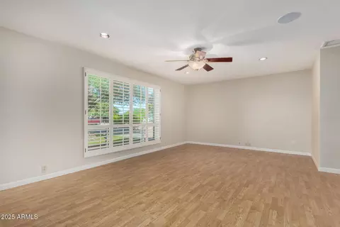 58 E Canterbury Ct, Phoenix, AZ 85022 photo 4