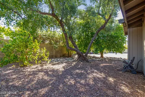 58 E Canterbury Ct, Phoenix, AZ 85022 photo 44