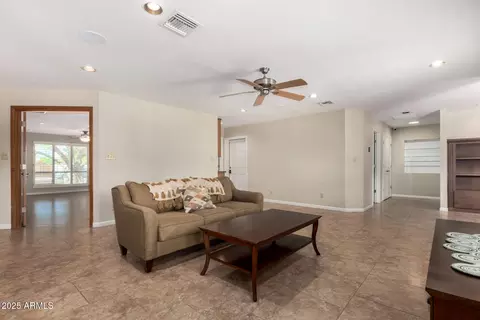 58 E Canterbury Ct, Phoenix, AZ 85022 photo 12