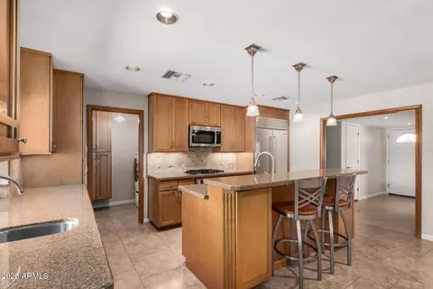 58 E Canterbury Ct, Phoenix, AZ 85022 photo 8