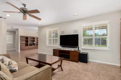 58 E Canterbury Ct, Phoenix, AZ 85022 photo 11