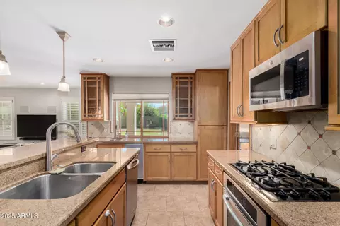 58 E Canterbury Ct, Phoenix, AZ 85022 photo 10