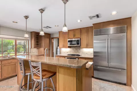 58 E Canterbury Ct, Phoenix, AZ 85022 photo 9