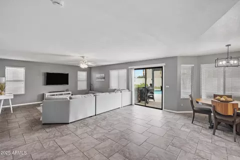 Living - 2027 E Parkside Ln, Phoenix, AZ 85024 photo 1 of 2