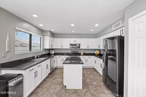 Kitchen - 2027 E Parkside Ln, Phoenix, AZ 85024 photo 2 of 6