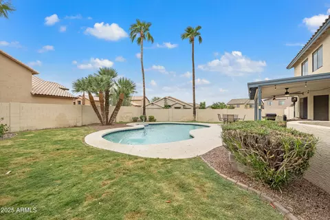 Exterior - 2027 E Parkside Ln, Phoenix, AZ 85024 photo 6 of 8