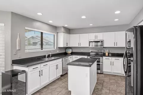 Kitchen - 2027 E Parkside Ln, Phoenix, AZ 85024 photo 1 of 6