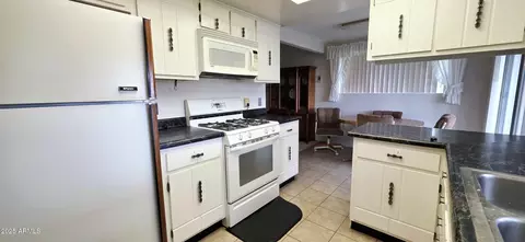 Kitchen - 302 N Sage St, Pearce, AZ 85625 photo 3 of 4