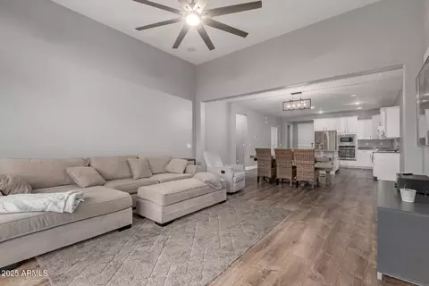 8987 W Seldon Ln, Peoria, AZ 85345