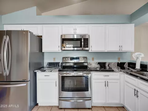 Kitchen - 5801 E Broadway Ave, Apache Junction, AZ 85119 photo 2 of 2