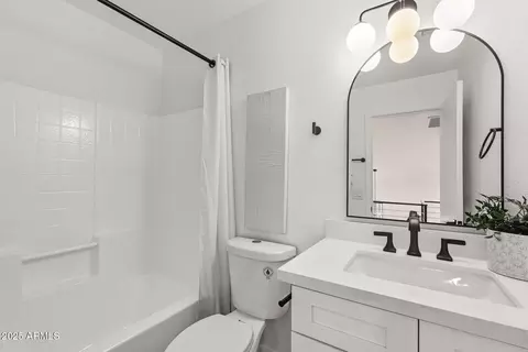 Bath - 1203 E Muriel Dr, Phoenix, AZ 85022 photo 2 of 4