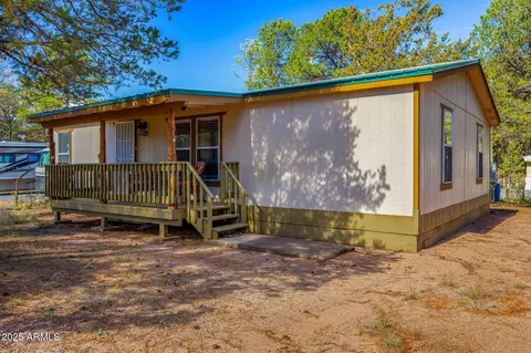 2064 Pinewood Dr, Overgaard, AZ 85933