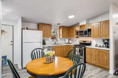2064 Pinewood Dr, Overgaard, AZ 85933 photo 10