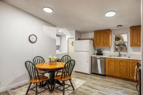 2064 Pinewood Dr, Overgaard, AZ 85933 photo 9