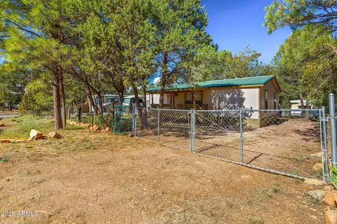 2064 Pinewood Dr, Overgaard, AZ 85933 photo 2