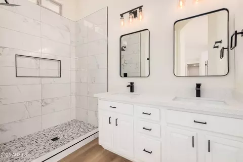 Bath - 1521 E Chambers St, Phoenix, AZ 85040 photo 1 of 3