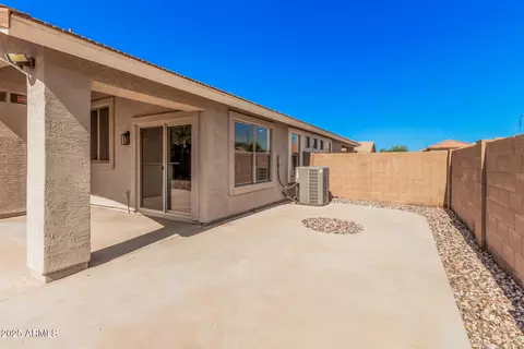 Exterior - 1521 E Chambers St, Phoenix, AZ 85040 photo 7 of 9