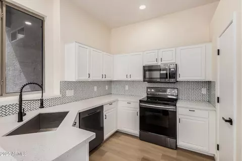 Kitchen - 1521 E Chambers St, Phoenix, AZ 85040 photo 2 of 5