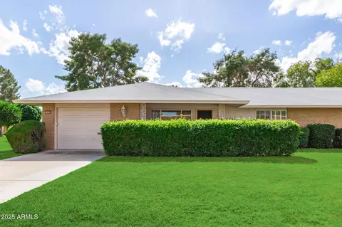 9625 W Oak Ridge Dr, Sun City, AZ 85351