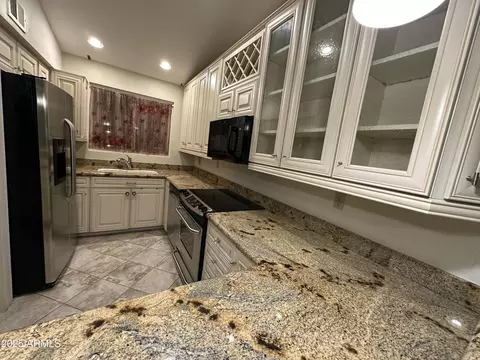 10847 N Fairway Ct #211, Sun City, AZ 85351